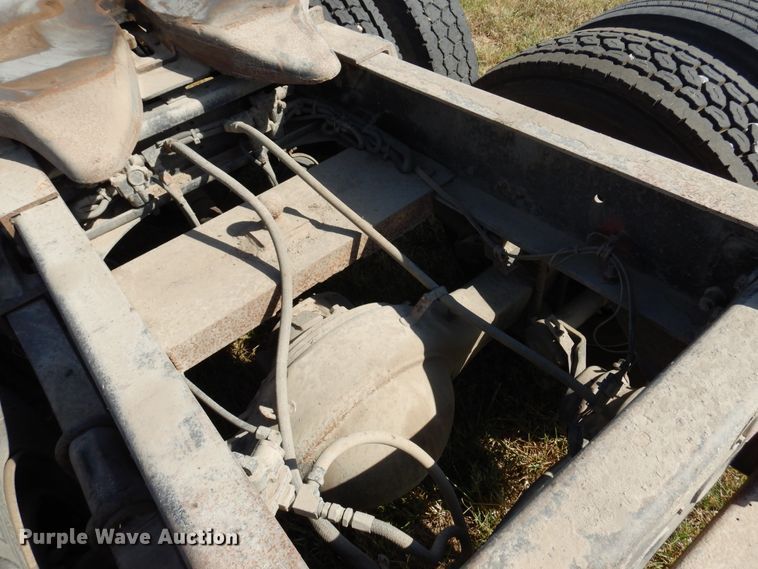 image for item DM5117 1996 Freightliner FLD112  semi truck