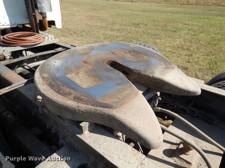 image for item DM5117 1996 Freightliner FLD112  semi truck