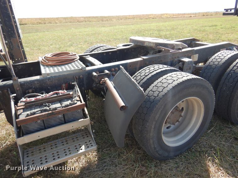 image for item DM5117 1996 Freightliner FLD112  semi truck