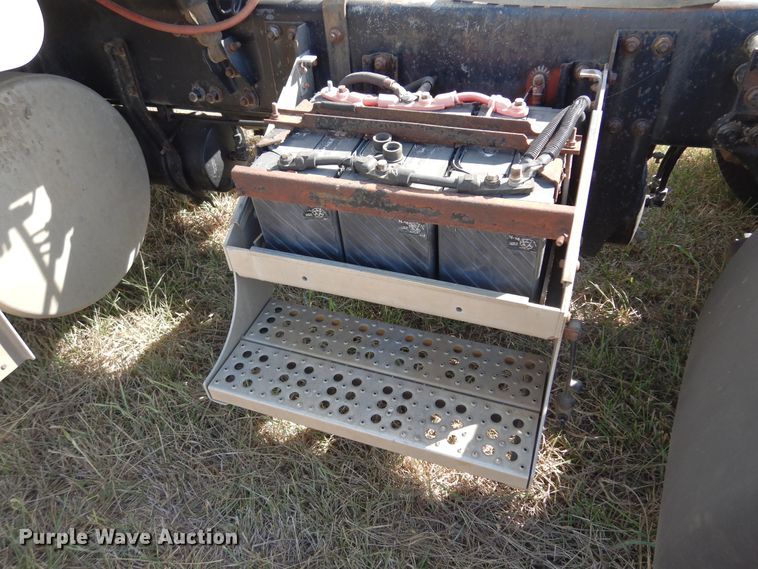 image for item DM5117 1996 Freightliner FLD112  semi truck