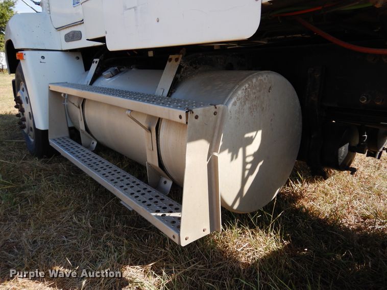 image for item DM5117 1996 Freightliner FLD112  semi truck