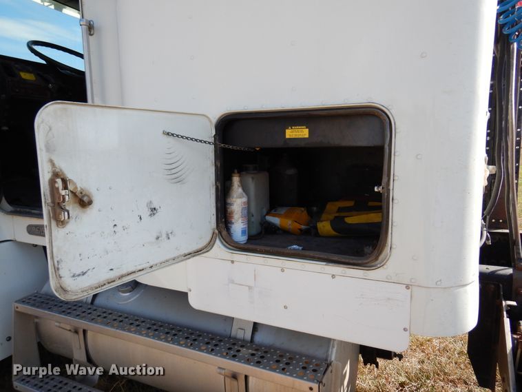 image for item DM5117 1996 Freightliner FLD112  semi truck