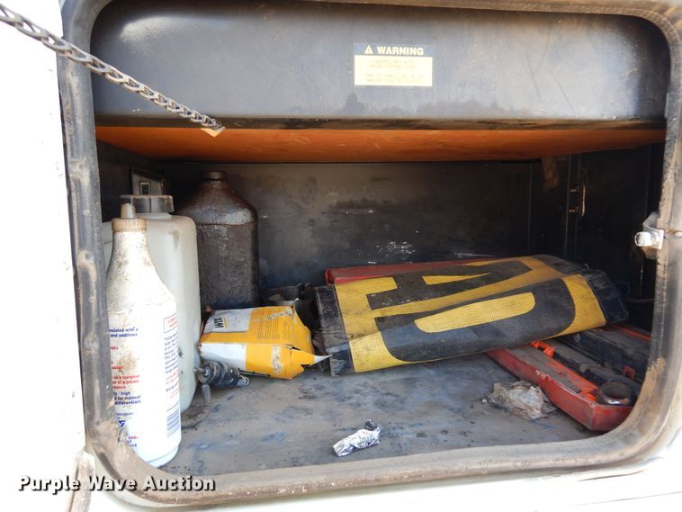 image for item DM5117 1996 Freightliner FLD112  semi truck