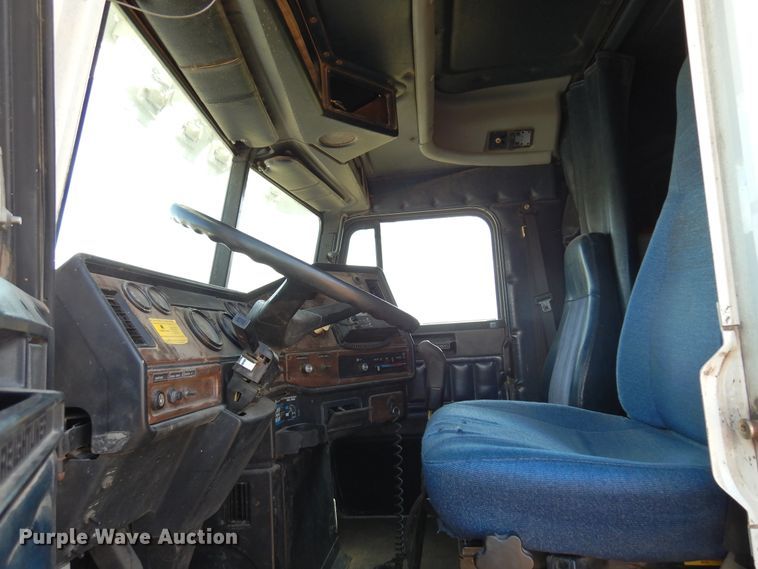 image for item DM5117 1996 Freightliner FLD112  semi truck