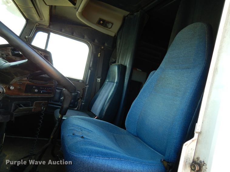 image for item DM5117 1996 Freightliner FLD112  semi truck