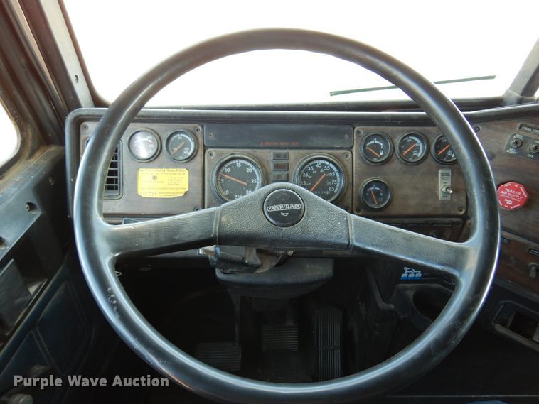 image for item DM5117 1996 Freightliner FLD112  semi truck