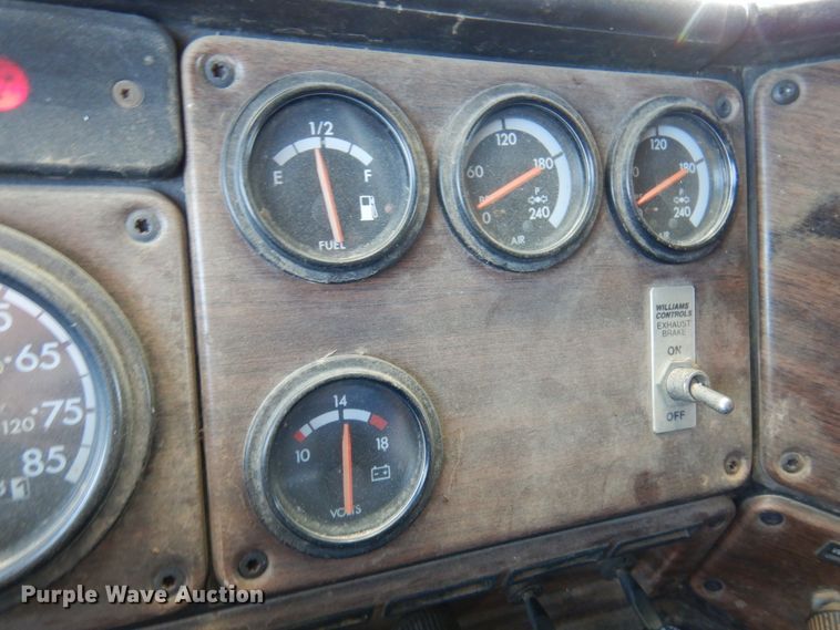 image for item DM5117 1996 Freightliner FLD112  semi truck