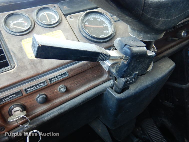 image for item DM5117 1996 Freightliner FLD112  semi truck