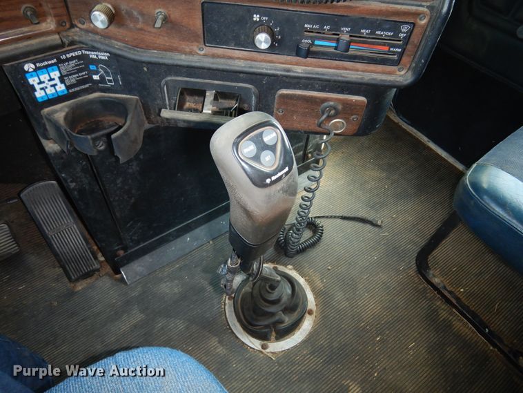 image for item DM5117 1996 Freightliner FLD112  semi truck