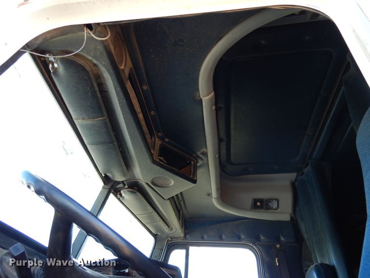 image for item DM5117 1996 Freightliner FLD112  semi truck