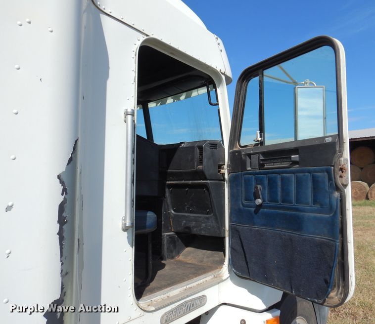 image for item DM5117 1996 Freightliner FLD112  semi truck