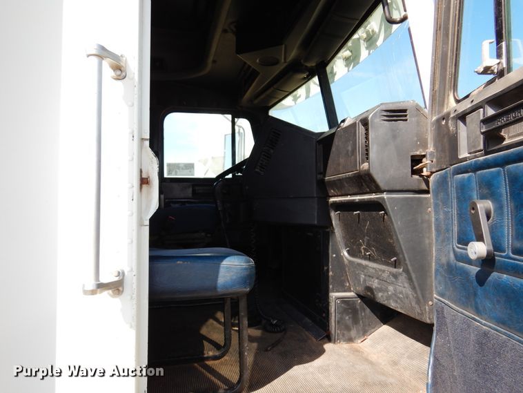 image for item DM5117 1996 Freightliner FLD112  semi truck