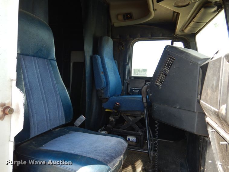 image for item DM5117 1996 Freightliner FLD112  semi truck