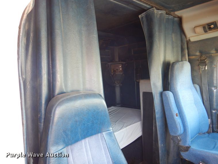 image for item DM5117 1996 Freightliner FLD112  semi truck