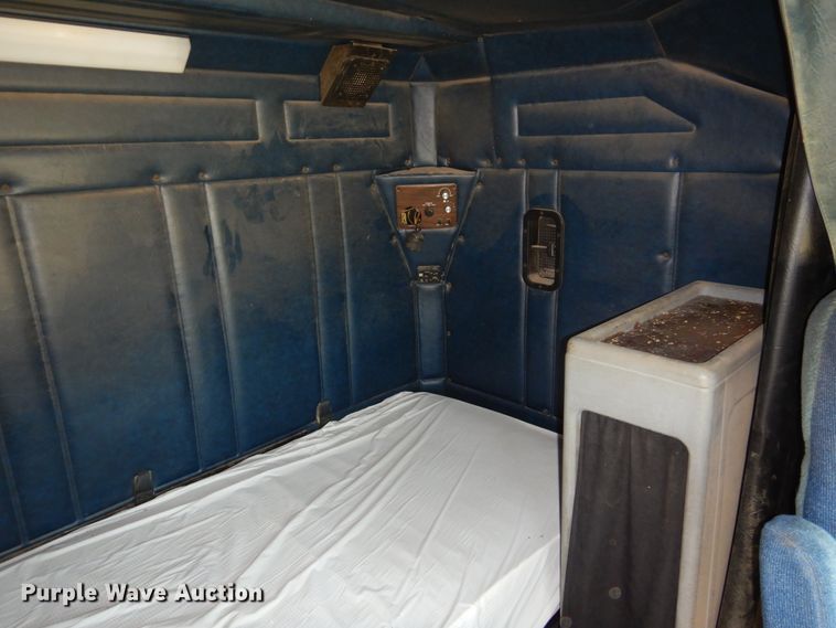 image for item DM5117 1996 Freightliner FLD112  semi truck