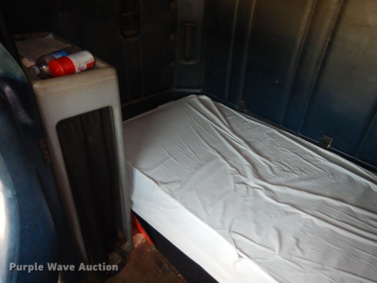 image for item DM5117 1996 Freightliner FLD112  semi truck