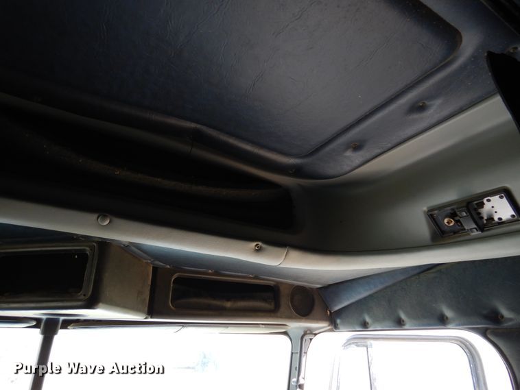 image for item DM5117 1996 Freightliner FLD112  semi truck