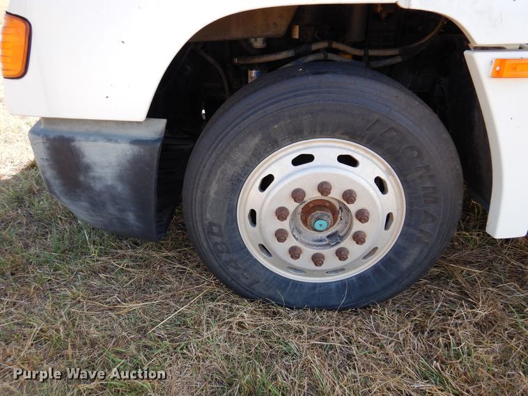 image for item DM5117 1996 Freightliner FLD112  semi truck