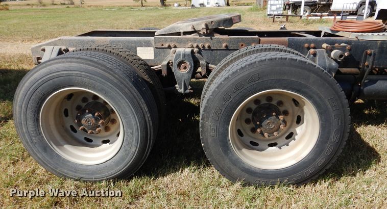 image for item DM5117 1996 Freightliner FLD112  semi truck