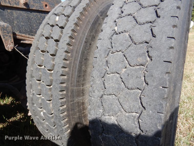 image for item DM5117 1996 Freightliner FLD112  semi truck