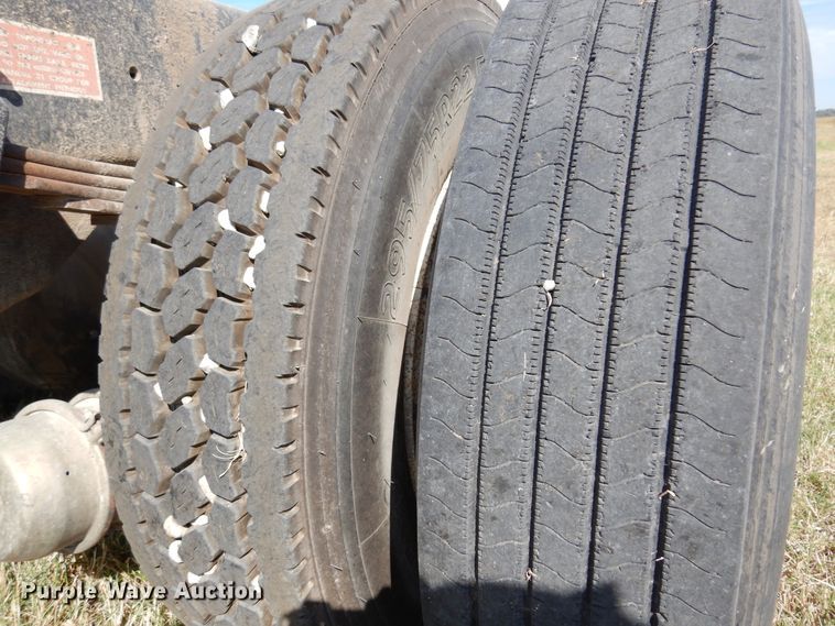 image for item DM5117 1996 Freightliner FLD112  semi truck