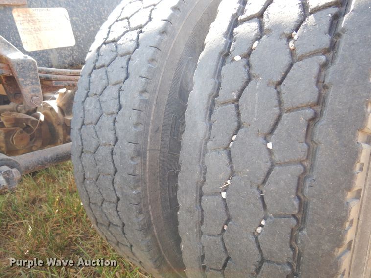 image for item DM5117 1996 Freightliner FLD112  semi truck