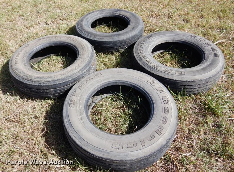 image for item DM5117 1996 Freightliner FLD112  semi truck