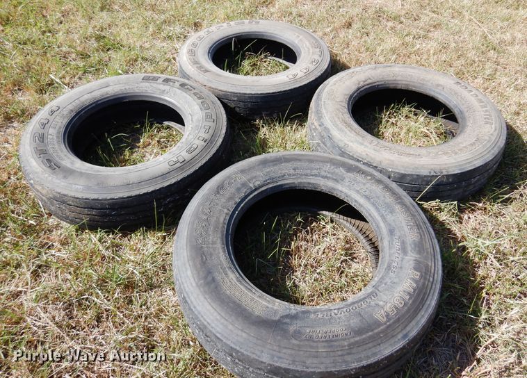 image for item DM5117 1996 Freightliner FLD112  semi truck