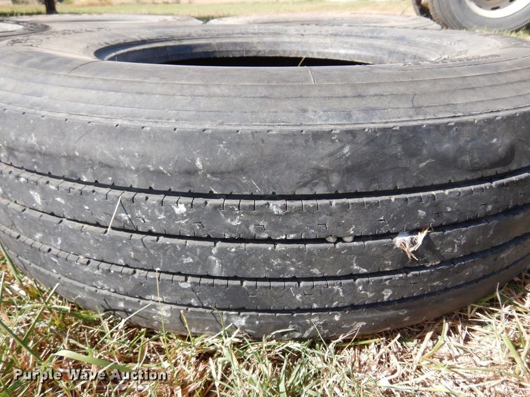 image for item DM5117 1996 Freightliner FLD112  semi truck