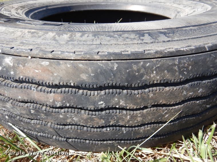 image for item DM5117 1996 Freightliner FLD112  semi truck