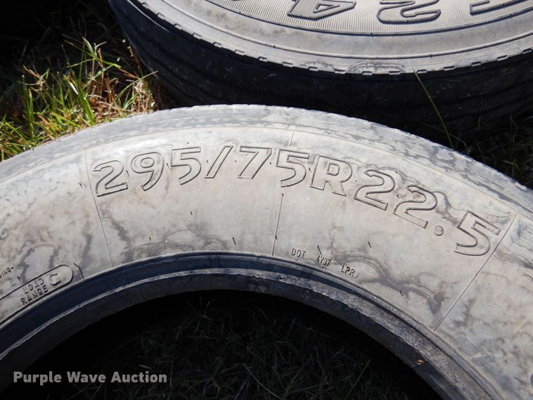 image for item DM5117 1996 Freightliner FLD112  semi truck