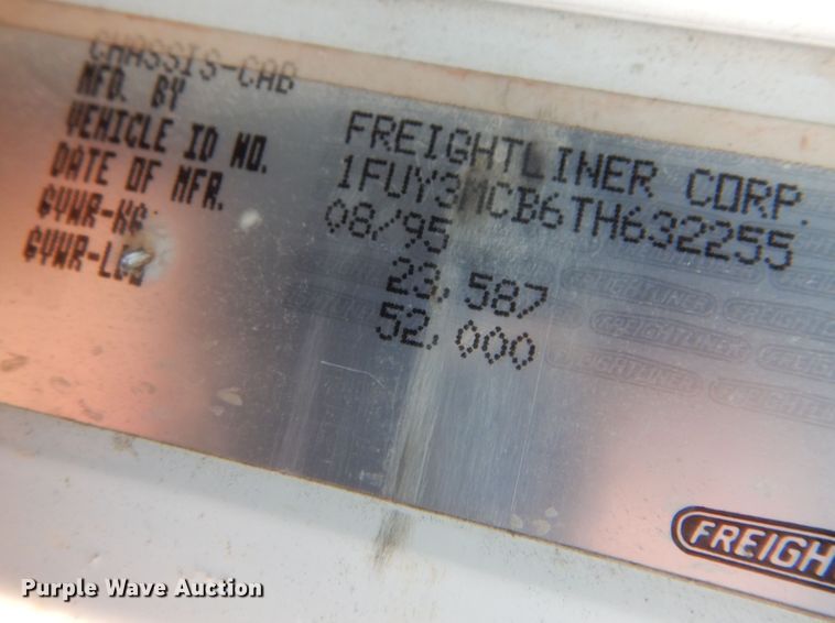 image for item DM5117 1996 Freightliner FLD112  semi truck