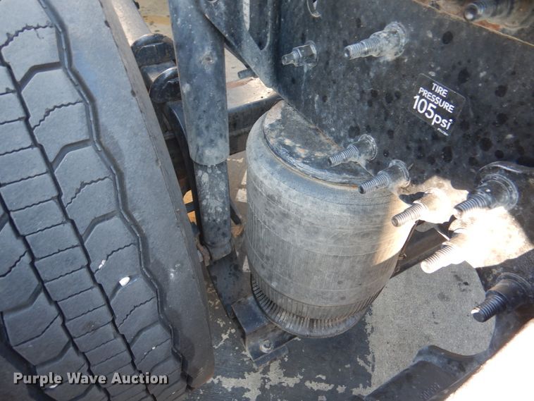 image for item DM6466 2012 Volvo VNL  semi truck