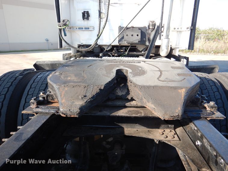 image for item DM6466 2012 Volvo VNL  semi truck