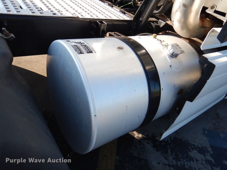 image for item DM6466 2012 Volvo VNL  semi truck