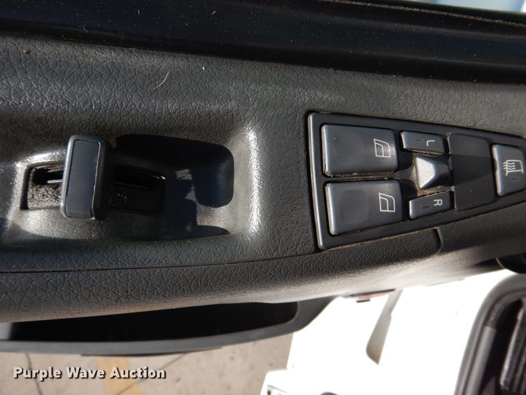 image for item DM6466 2012 Volvo VNL  semi truck