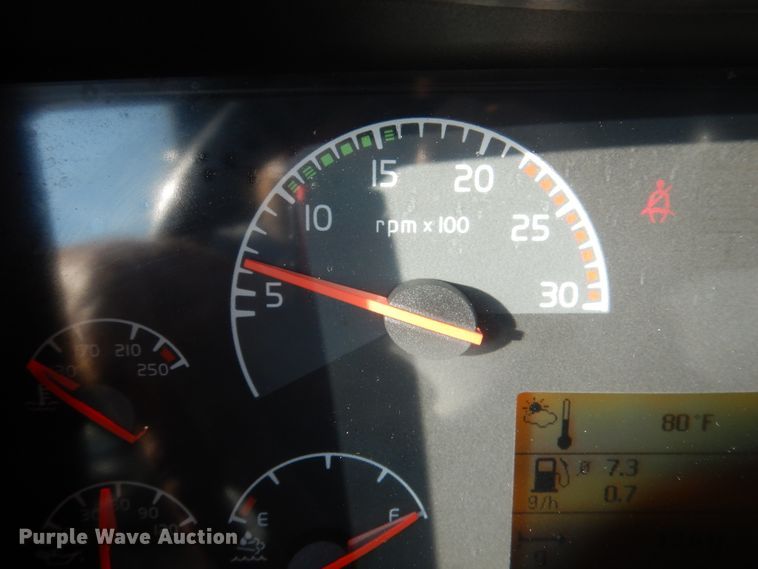 image for item DM6466 2012 Volvo VNL  semi truck