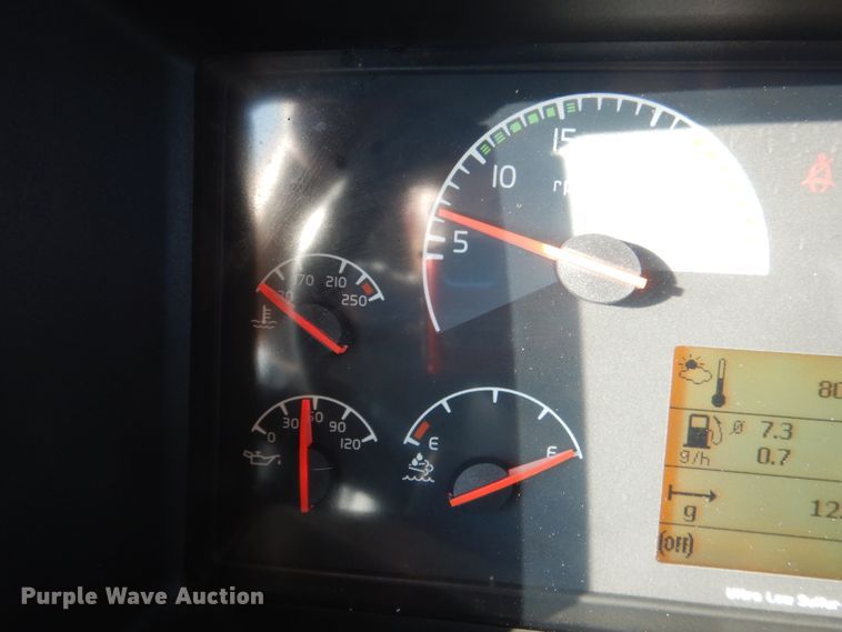 image for item DM6466 2012 Volvo VNL  semi truck