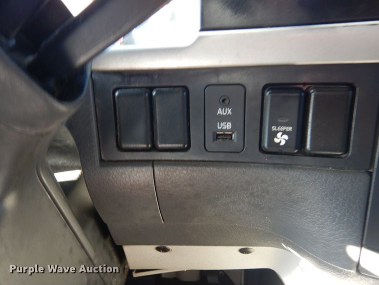 image for item DM6466 2012 Volvo VNL  semi truck