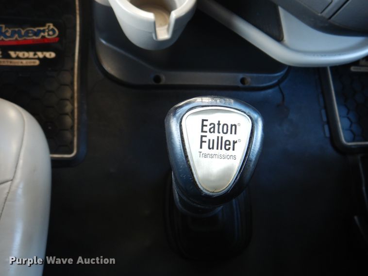 image for item DM6466 2012 Volvo VNL  semi truck