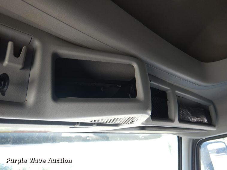 image for item DM6466 2012 Volvo VNL  semi truck