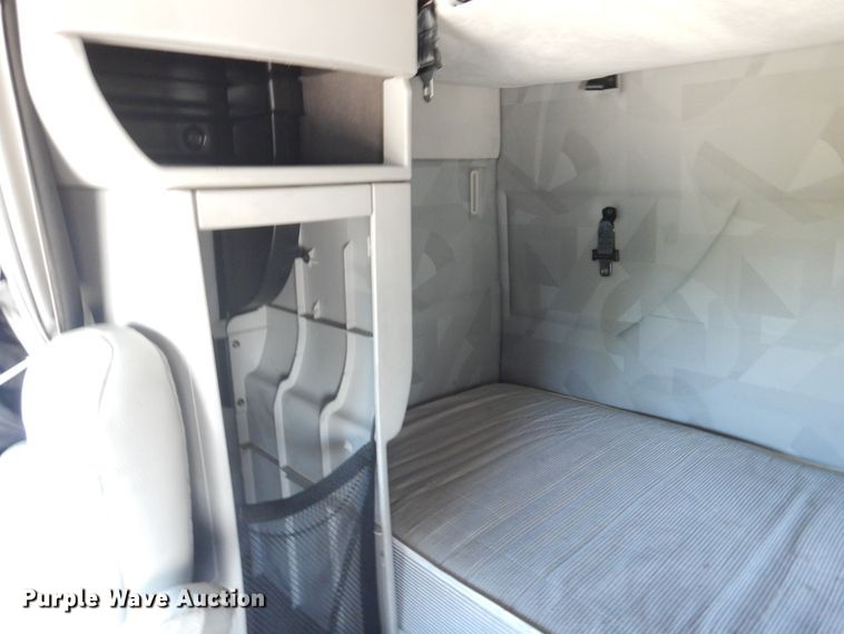 image for item DM6466 2012 Volvo VNL  semi truck