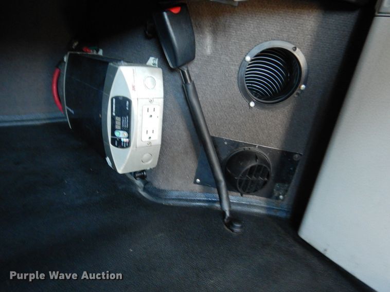 image for item DM6466 2012 Volvo VNL  semi truck