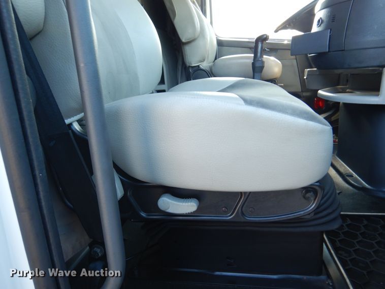 image for item DM6466 2012 Volvo VNL  semi truck