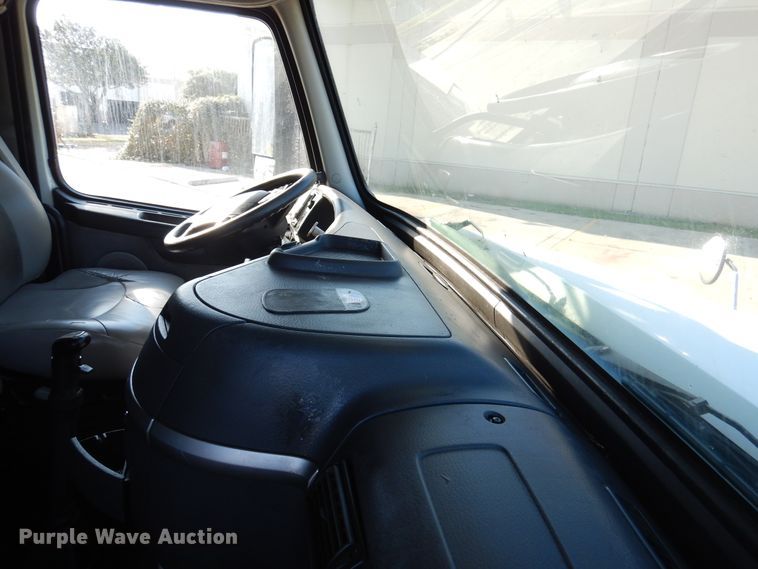 image for item DM6466 2012 Volvo VNL  semi truck