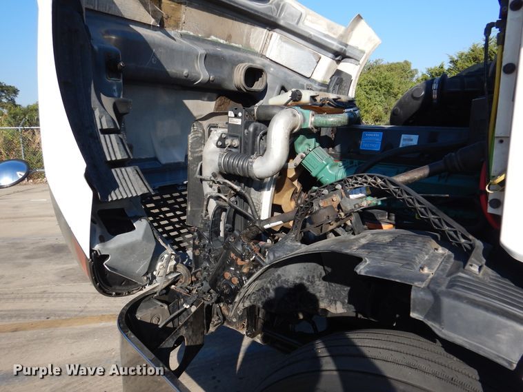 image for item DM6466 2012 Volvo VNL  semi truck