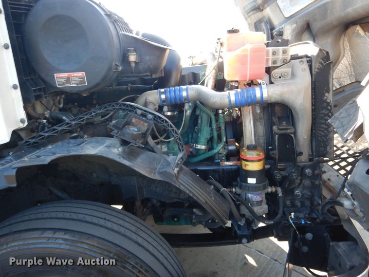 image for item DM6466 2012 Volvo VNL  semi truck