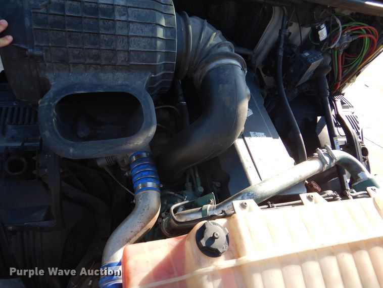 image for item DM6466 2012 Volvo VNL  semi truck