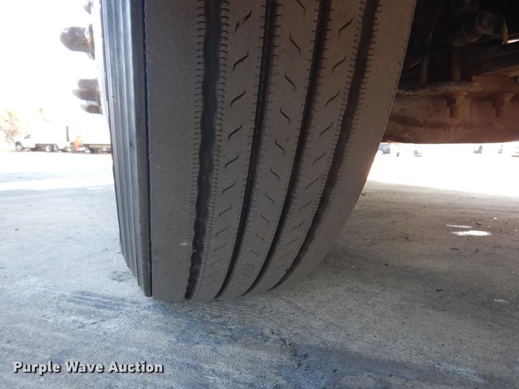 image for item DM6466 2012 Volvo VNL  semi truck