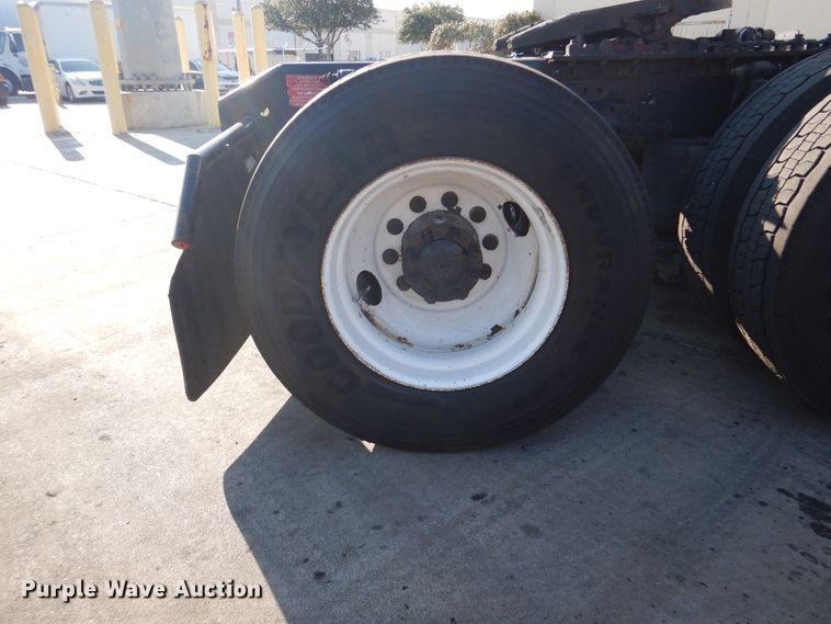 image for item DM6466 2012 Volvo VNL  semi truck